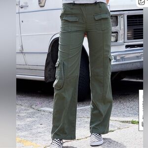 Brandy Melville KIM CARGO PANTS Size 29
Khaki Green EUC
